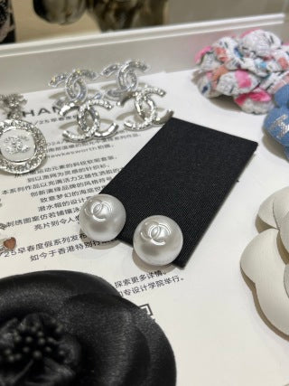 Chanel Pearl CC Stud Earrings – Elegant Luxury Fashion Jewelry